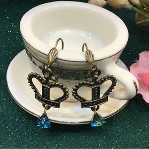 Crown Earrings.  🌾[2/$28.00]🌾
